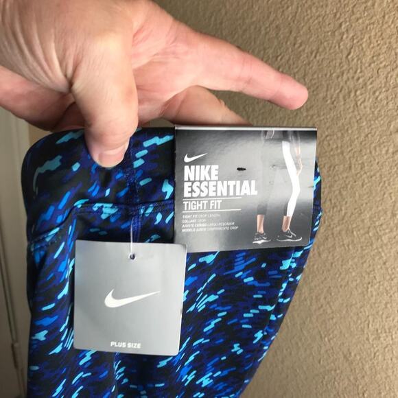 Nike Essential Women's Tight Fit Crop Leggings NEW ~ Size 2X - Picture 5 of 6